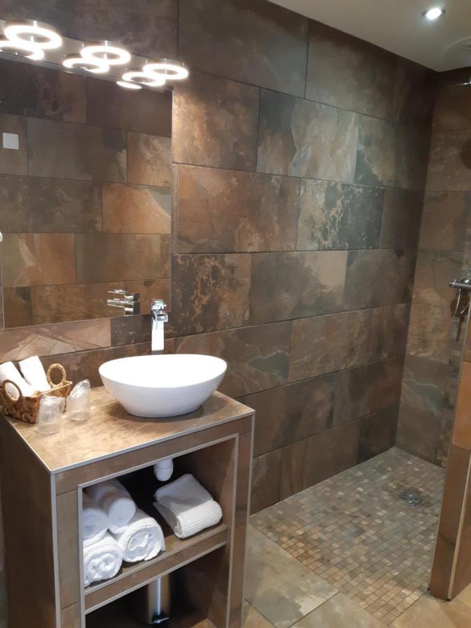 Le Boom Coeur Apartment รูออง ภายนอก รูปภาพ